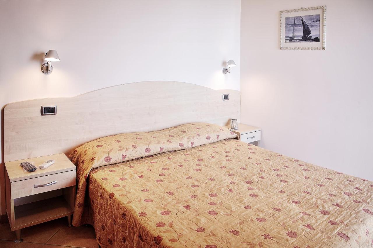 Hotel La Tartaruga Roseto Degli Abruzzi Exterior photo