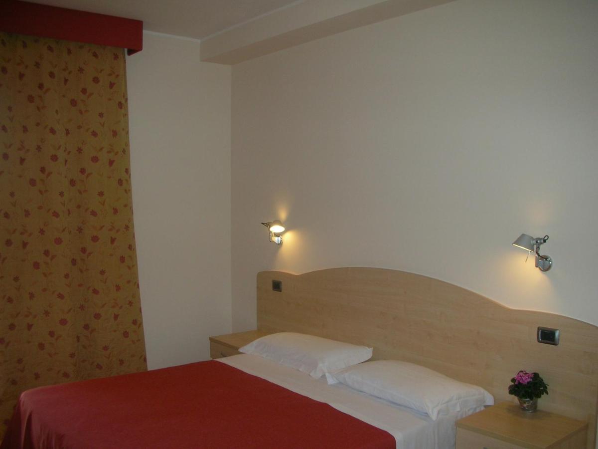 Hotel La Tartaruga Roseto Degli Abruzzi Exterior photo