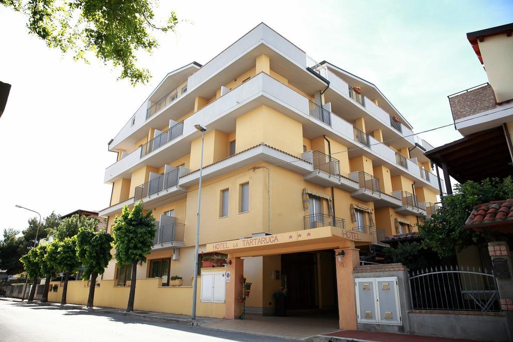 Hotel La Tartaruga Roseto Degli Abruzzi Exterior photo
