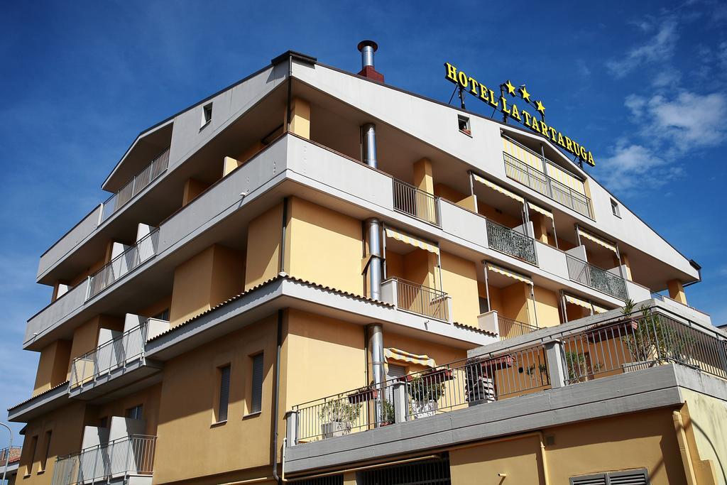 Hotel La Tartaruga Roseto Degli Abruzzi Exterior photo
